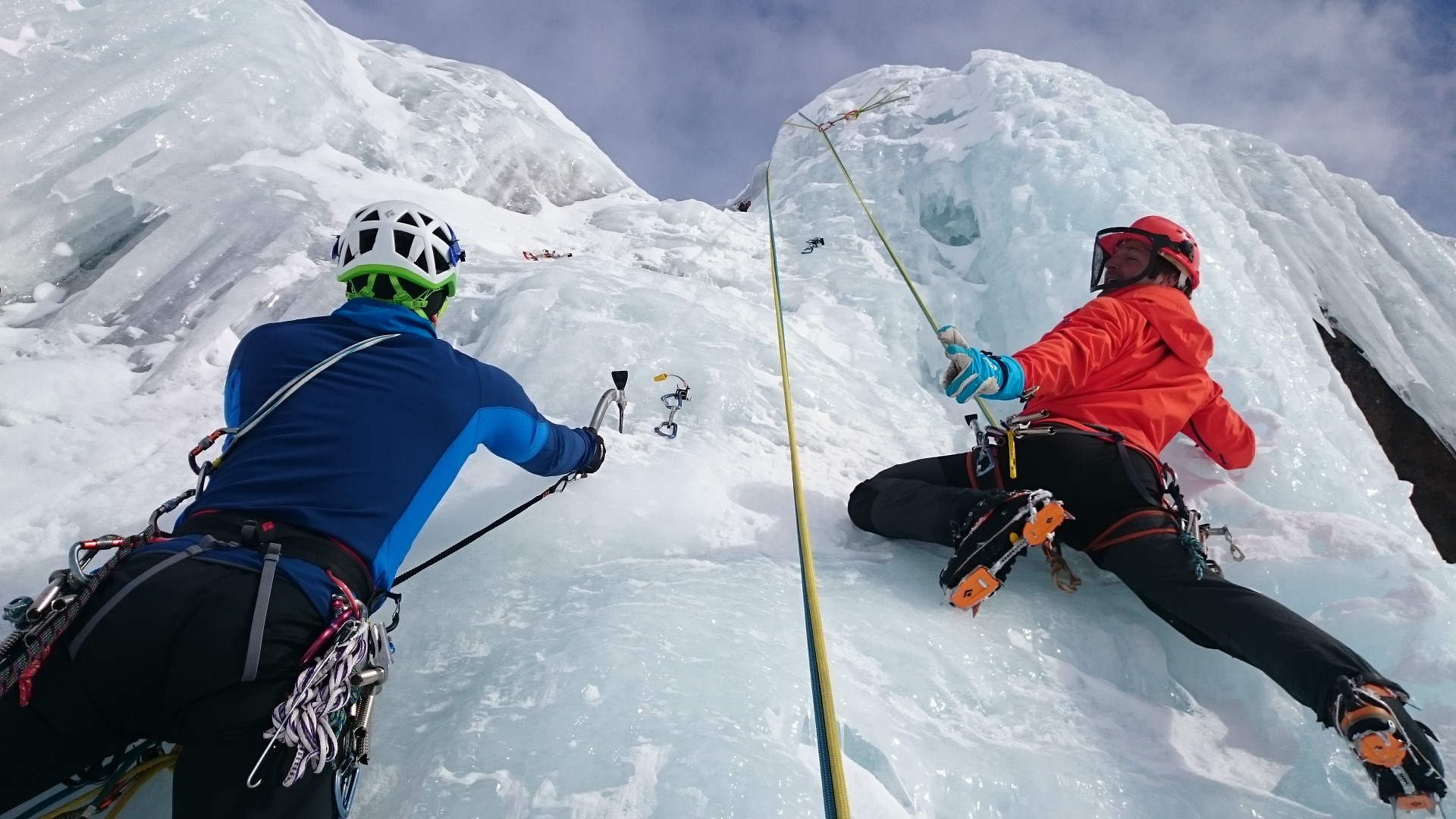 ice-climbing-1247606_1920 ice-climbing-1247606_1920